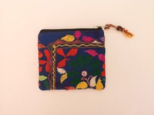 Pochette carrée double face tissu et brodée 1