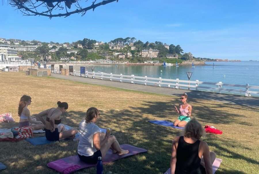 Yoga à Trestraou, perros guirec